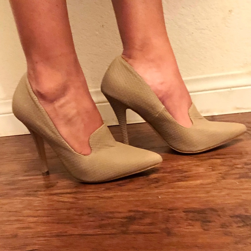 Pointy toe grey heels